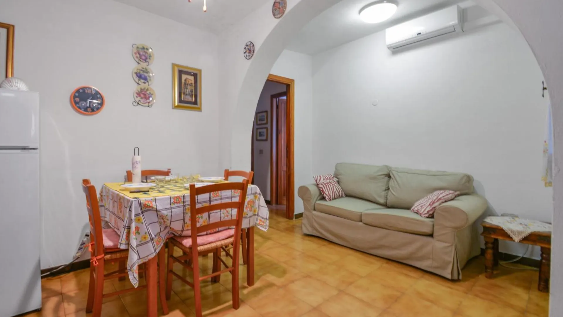 2 Bedroom Stunning Apartment In Solanas Italien